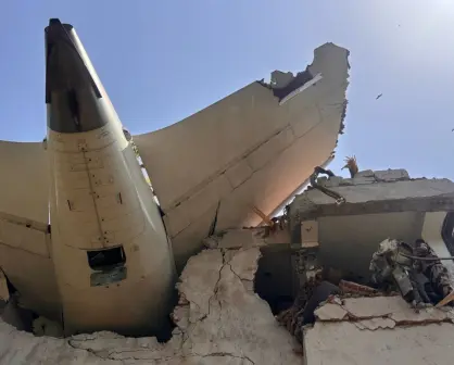 ¡Tragedia aérea! Avión de Air India se estrella con 242 personas en una facultad de medicina