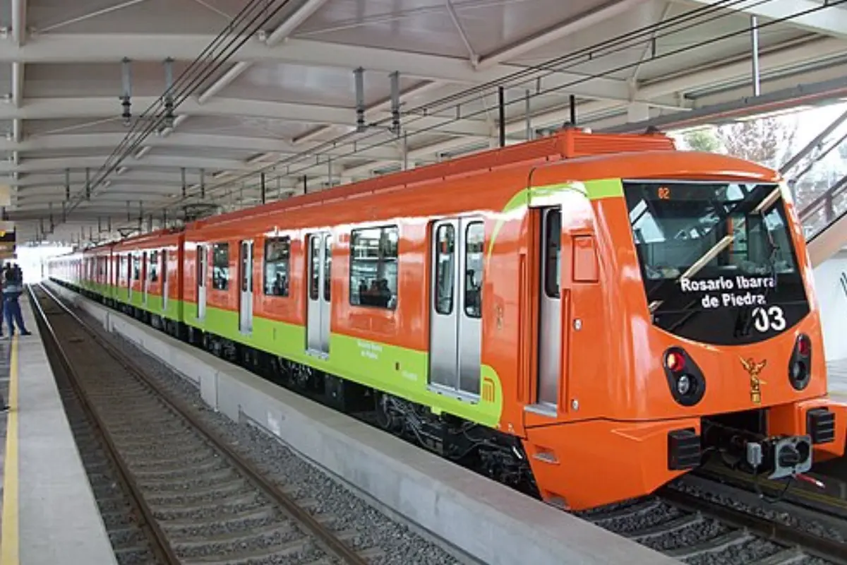 Tren de la línea 12. Foto: wikipedia.org | Canva