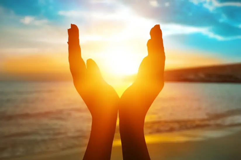 Este año, el Solsticio de Verano trae consigo el inicio del calor intenso que caracteriza la temporada estival. Foto: Canva