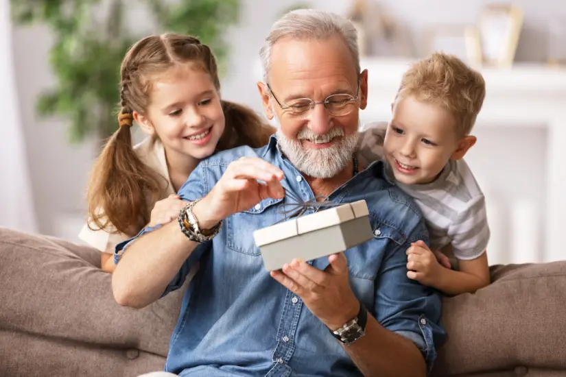 Celebra a tu padre con regalos inolvidables que mostrarán tu amor y aprecio por él en su día especial. Foto: Canva