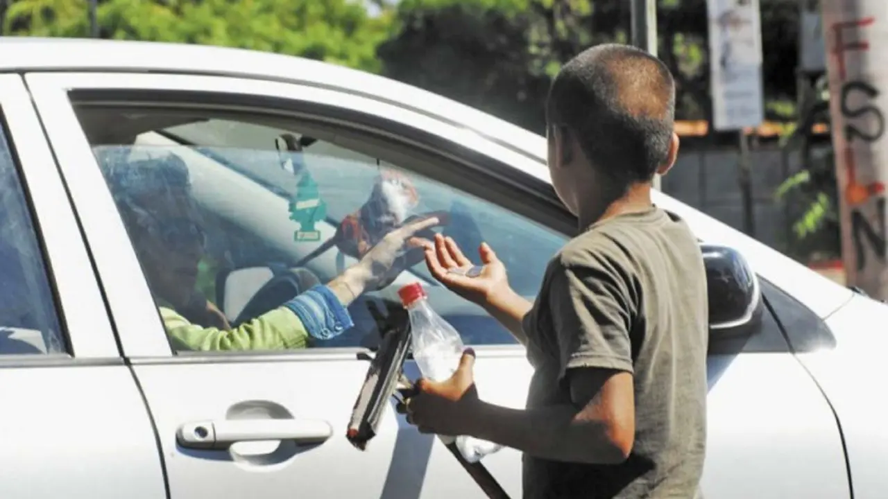 En Edomex, miles de menores trabajan sin permiso y en condiciones riesgosas. Foto: Canva
