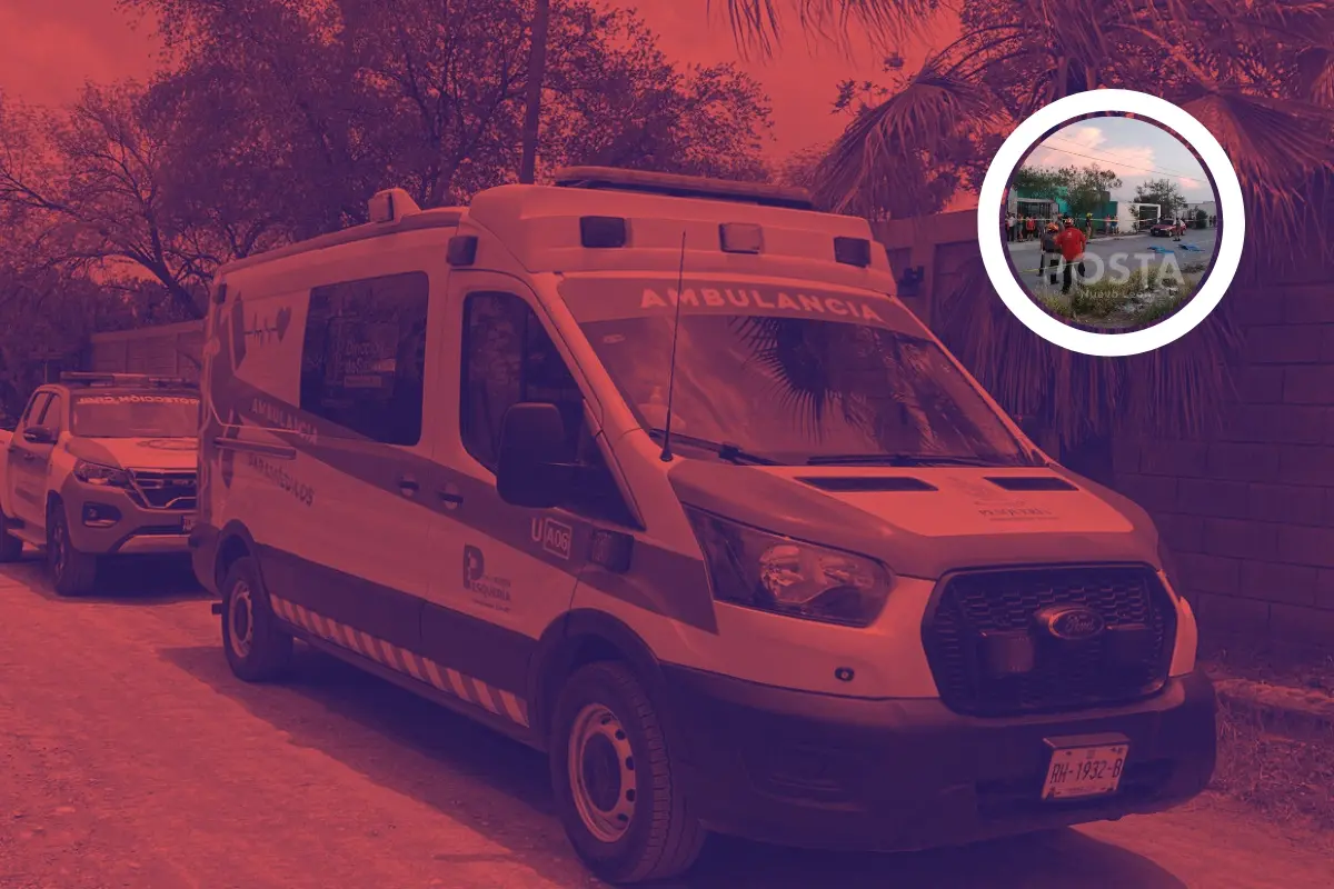 Una ambulancia del municipio de Pesquería y personas atropelladas. Foto: Composición Canva