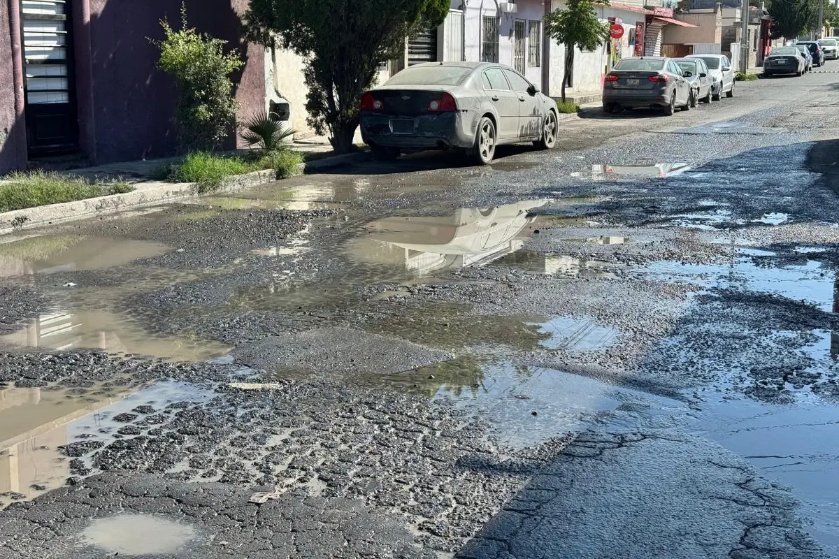 En Ramos Arizpe la calle que lleva el nombre de su alcalde se encuentra en deplorables condiciones / Foto: Marco Juárez