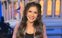 Kristi Noem exhorta a migrantes a autodeportarse: Si no se van ahora, los encontraremos