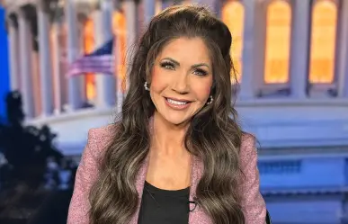 Kristi Noem exhorta a migrantes a autodeportarse: Si no se van ahora, los encontraremos