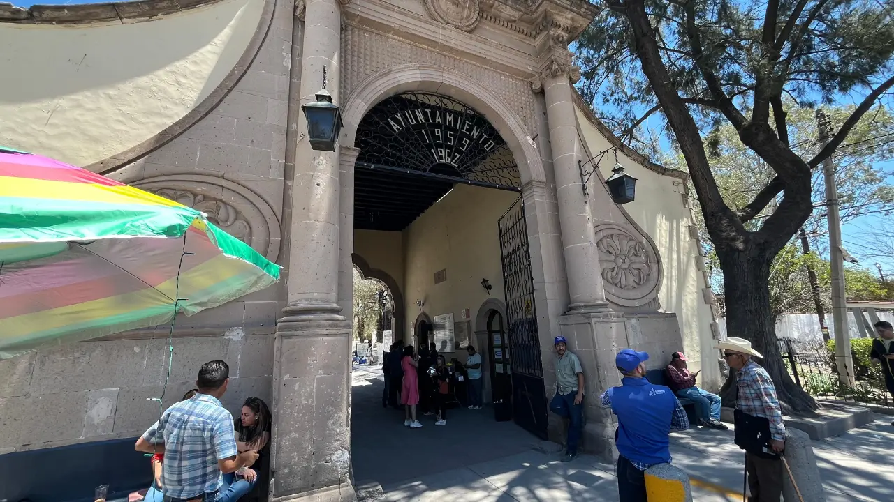 En el Panteón de Oriente el Día del Padre es muy diferente a la del 10 de mayo. Foto: Jesús Carrillo.