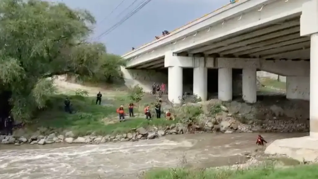 Caen 2 niños al Río Lerma en Guanajuato; solo uno ha sido rescatado | VIDEO