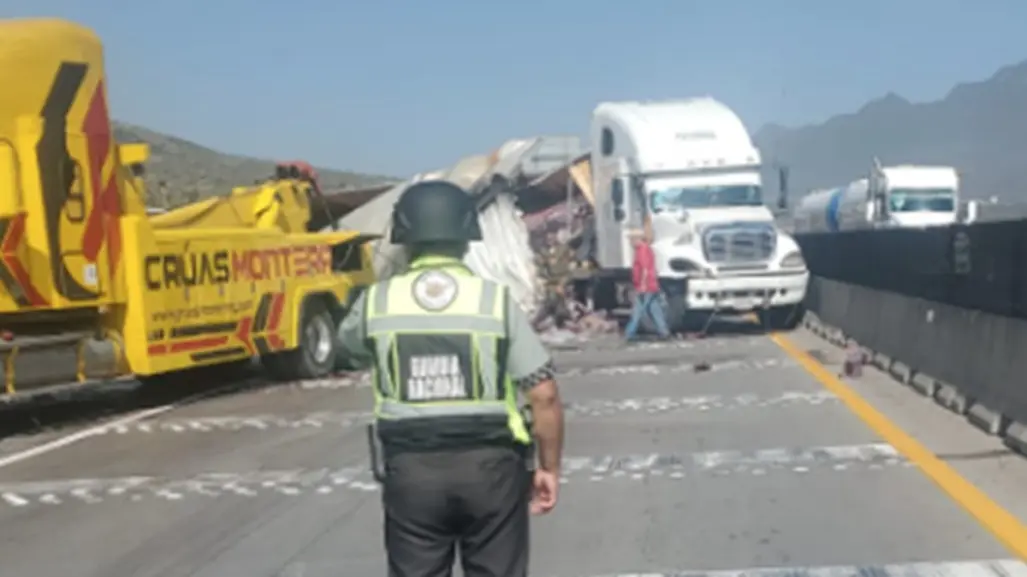 Tráiler choca en la autopista Monterrey - Saltillo ¿Hay cierres viales?