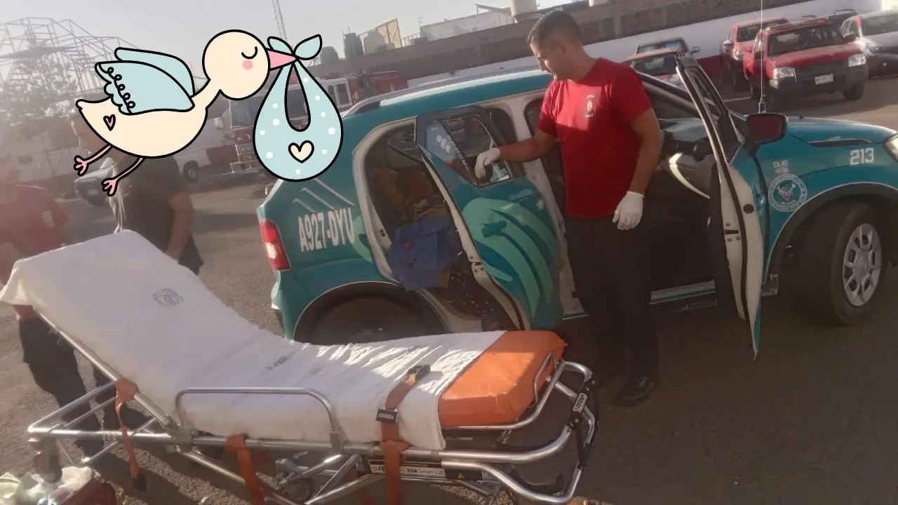 Un bebé nació a bordo de un taxi; se reporta en buen estado de salud. Foto: DMPC/ Canva.
