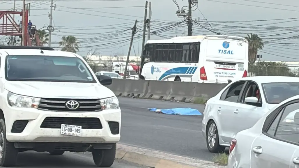 VIDEO | Choque en Apodaca deja un muerto a metros de un puente peatonal