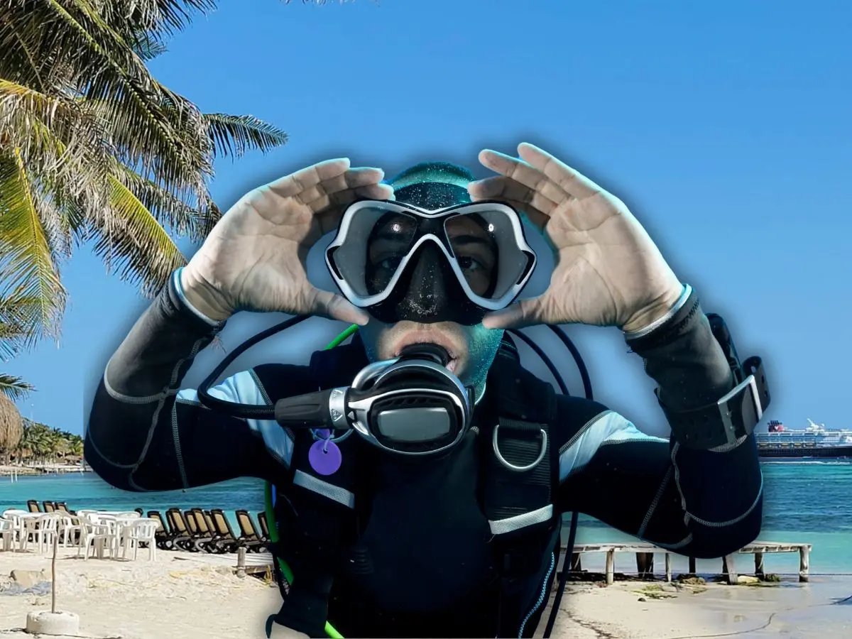 En Mahahual se pueden vivir muchas experiencias de aventura por la variedad de sitios con los que cuenta, ya sea para realizar buceo, kayak o un paseo por el malecón el bicicleta.- Fuente Anna Corey y Canva