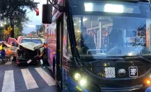 Choque entre camioneta de valores y Trolebús en Coyoacán en CDMX deja dos heridos