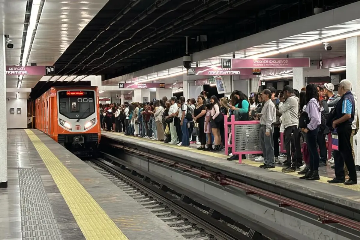 Estación de línea 1 en Metro de CDMX. Foto: metro.cdmx.gob.mx | Canva