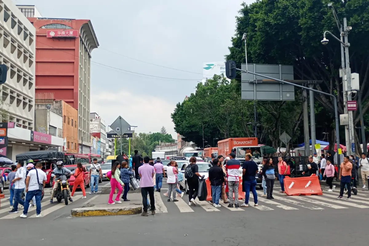 Comerciantes bloquean Pino Suarez, Foto: Luis Alfaro