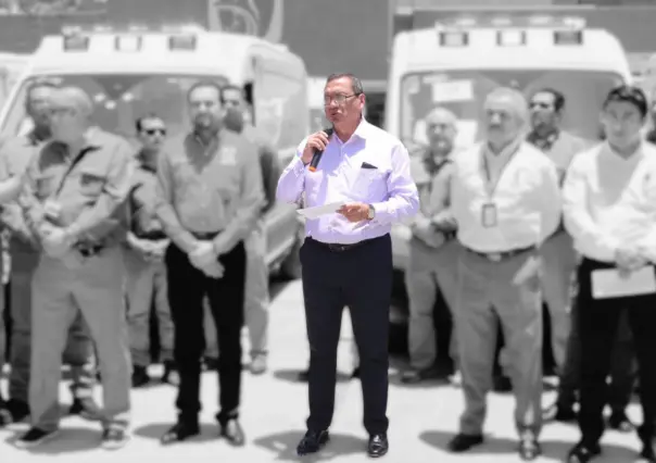 Delegado del IMSS en Tamaulipas "huye" de los reporteros tras reaparecer en público | VIDEO