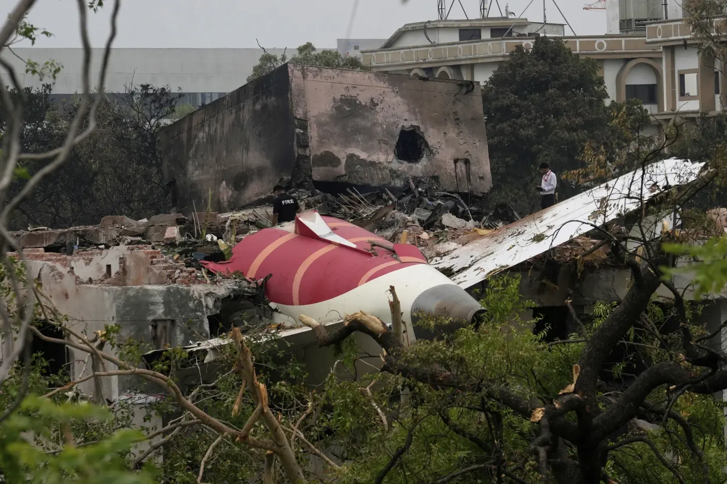 Recuperan caja negra del avión de Air India que se estrelló en Ahmedabad. Foto: AP