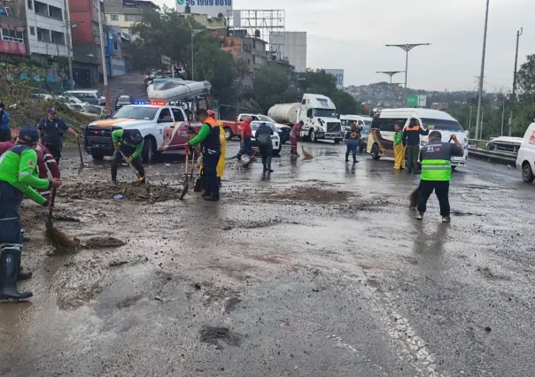 Fuerte lluvia provoca deslave en la México-Pachuca cerca de Indios Verdes en la GAM
