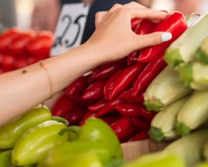 Este es el mercadito de Victoria donde puedes comprar verdura fresca y barata