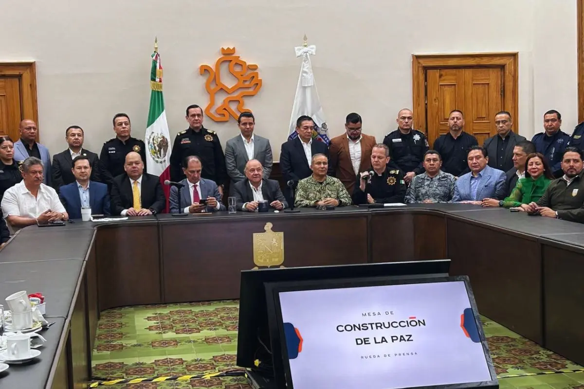 El Fiscal General de Justicia del Estado, Javier Flores Saldívar junto a autoridades en la mesa de seguridad Foto: Rosy Sandoval