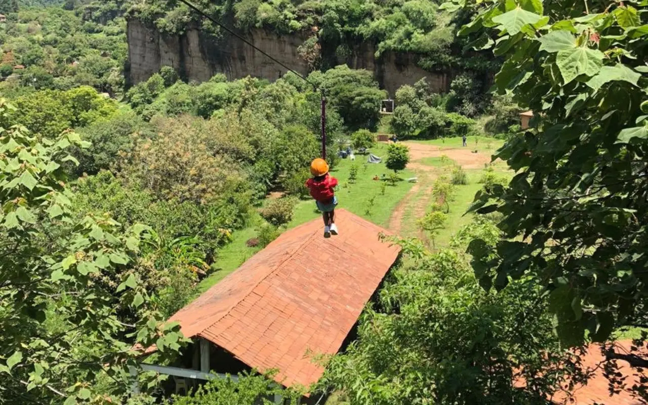 Regala a papá un fin de semana rodeado de naturaleza en estos lugares del Estado de México, perfectos para celebrar el Día del Padre. Foto: X/ @anahyramirezv (Canva)