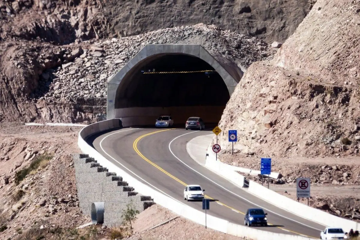 El gobierno del estado impulsa la innovadora construcción de la Autopista Mante–Ocampo–Tula como la primera carretera ecológica de Tamaulipas. Foto: Gobierno del Estado