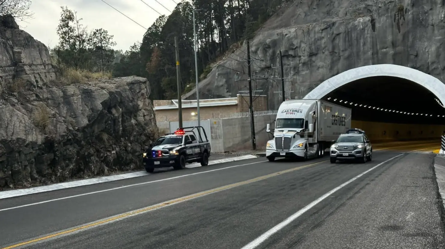 Foto Facebook Secretaría de Seguridad Pública del Estado de Durango | Este es el principal problema que se origina en la Supercarretera Durango a Mazatlán, durante la temporada de lluvias.