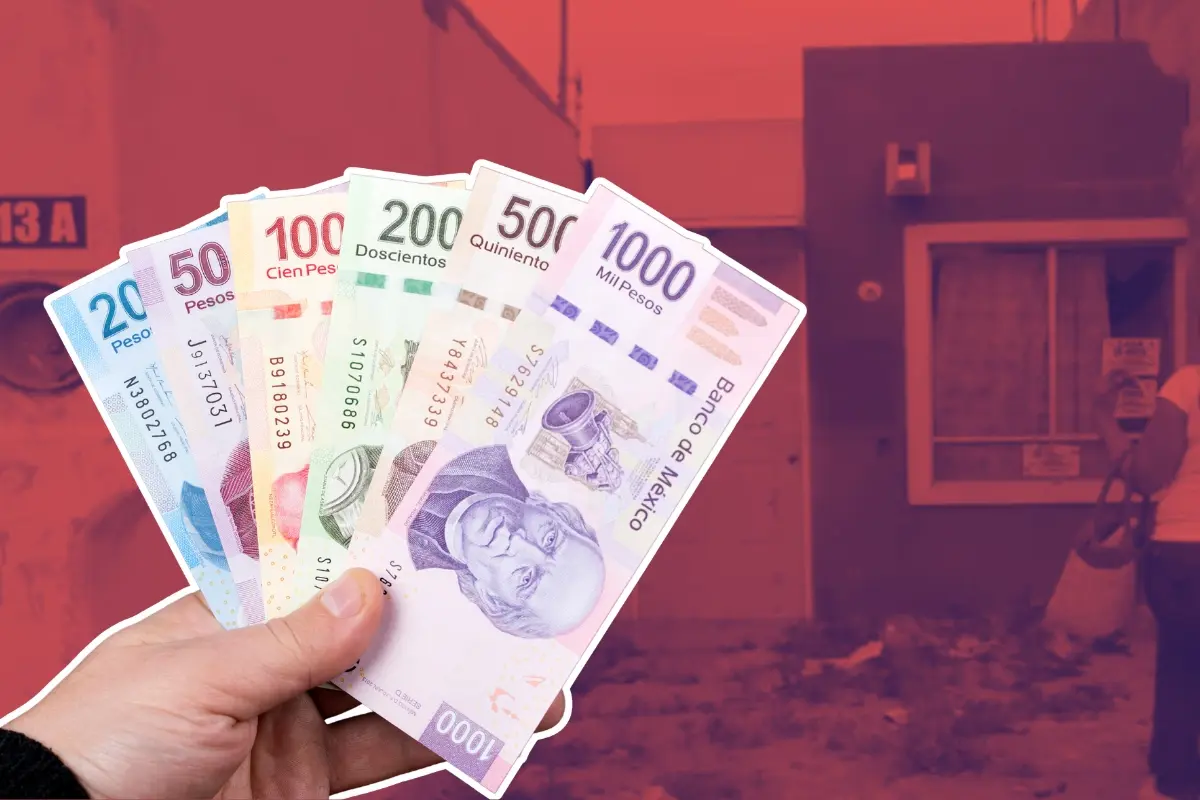 Casa de Infonavit y dinero. Foto: Canva