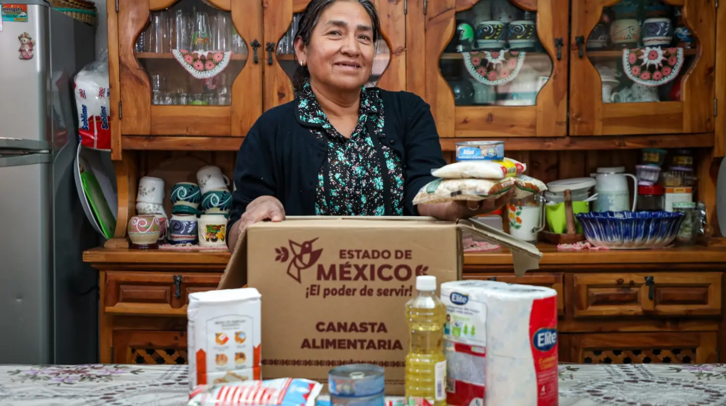 Alimentación para el Bienestar entrega canastas alimentarias y asesoría integral a mujeres de 50 a 64 años. Imagen: GEM