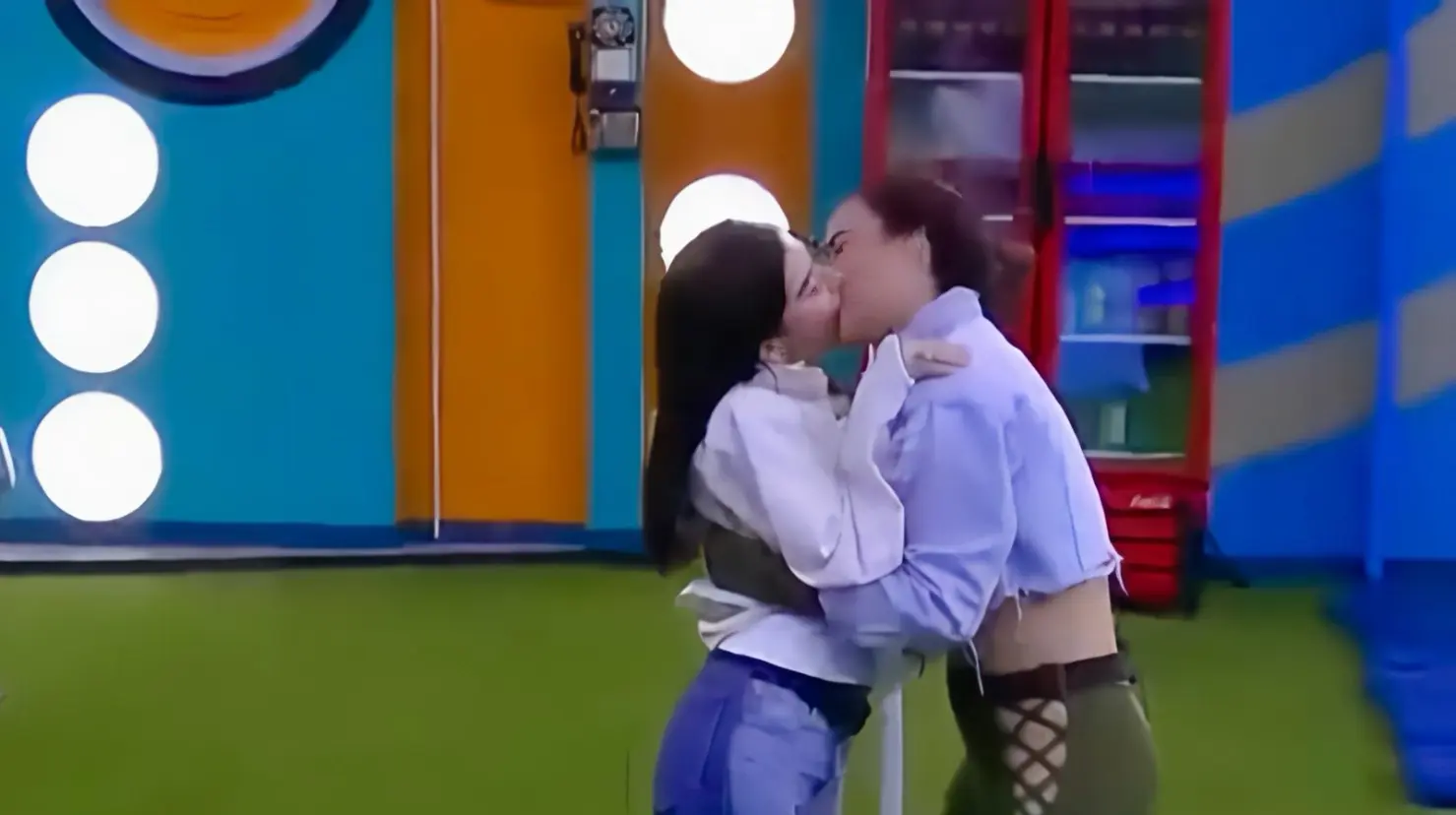 Entre Karime Pindter y Gala Montes hubo algo mas que una bonita amista y compañerismo, que lamentablemente no trascendió. (Crédito de foto: Captura de pantalla de Youtube La casa de los Famosos México)