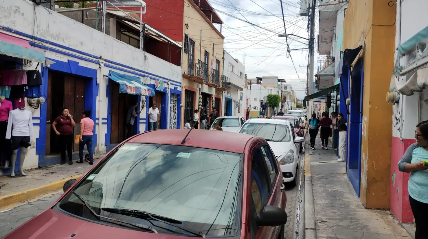 Ambulantes que van de ciudad en ciudad buscando espacios, invaden Atlixco. Foto: Carlos Rocha