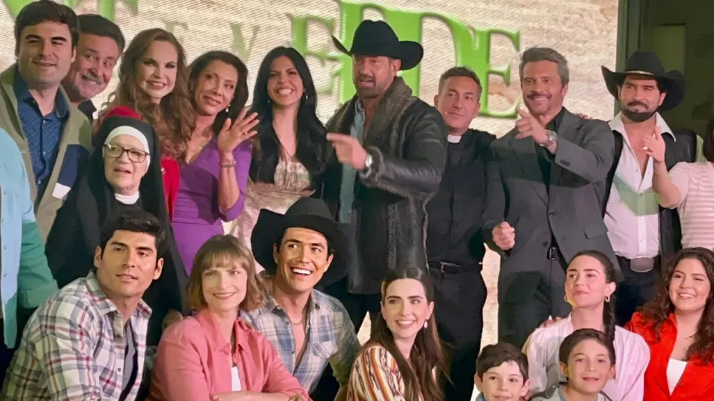 Gabriel Soto y África Zavala juntos en "Monteverde"