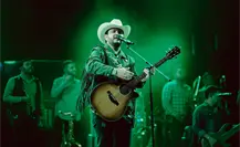 Edén Muñoz homenajea a Carlos Manzo durante su presentación en el Auditorio Nacional