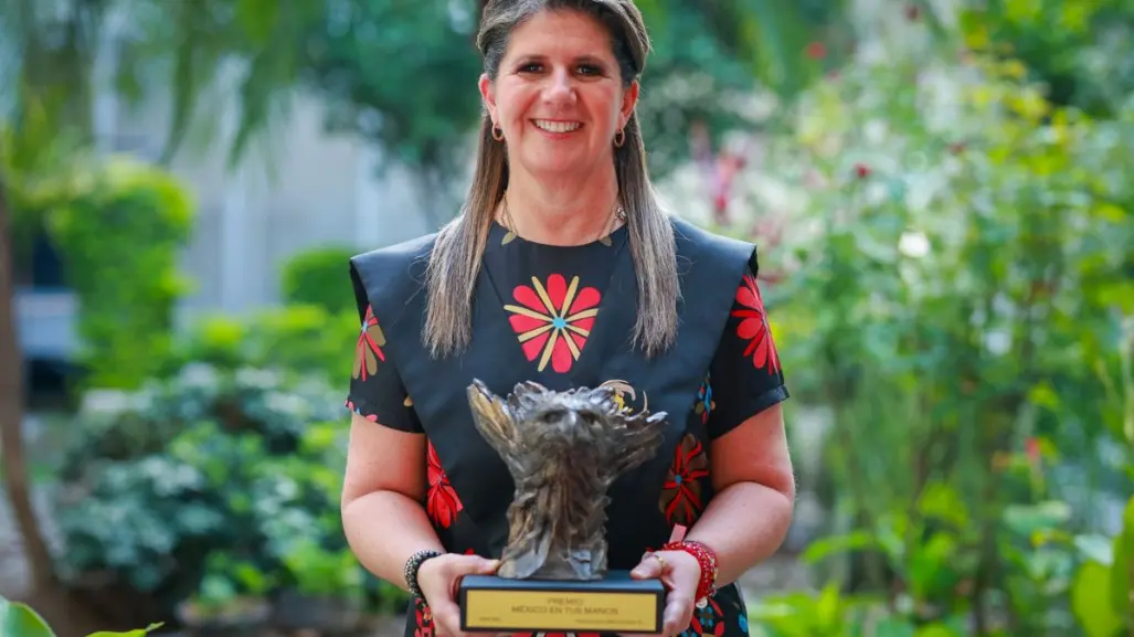 Martha Herrera recibe el premio "México en tus Manos" por su compromiso con la inclusión en Nuevo León