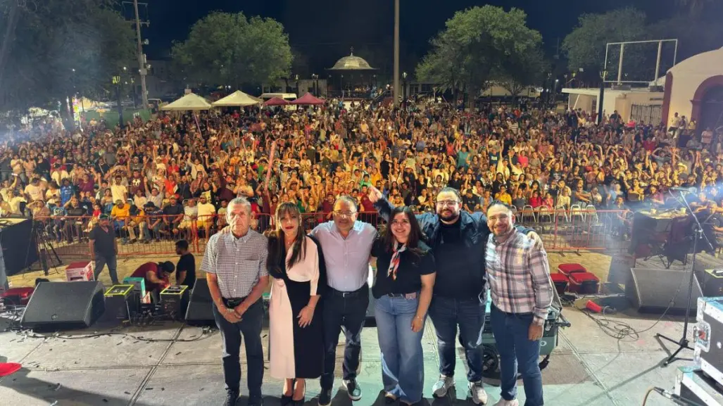 Con gran festejo, Andrés Mijes reconoce a los padres de Escobedo