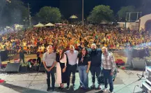 Con gran festejo, Andrés Mijes reconoce a los padres de Escobedo