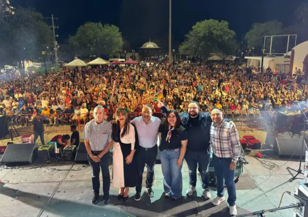 Con gran festejo, Andrés Mijes reconoce a los padres de Escobedo