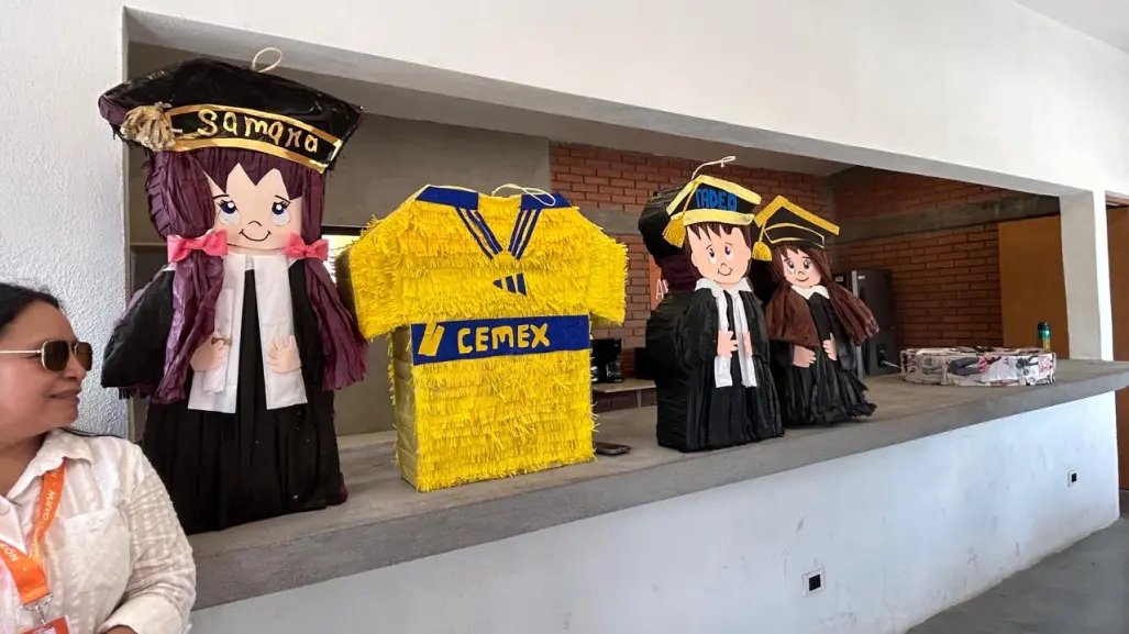Aprenden a hacer piñatas en el Centro Comunitario Topo Chico para emprender en Nuevo León