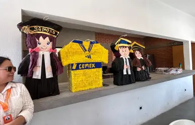 Aprenden a hacer piñatas en el Centro Comunitario Topo Chico para emprender en Nuevo León