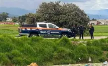 Hallan cuerpo flotando en canal de aguas negras en Temoaya