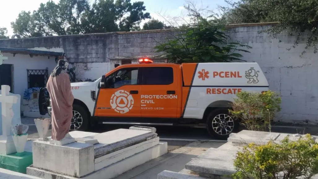 Atienden reporte por caída de persona en panteón de la zona sur de Monterrey