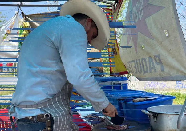 Día del Padre: Un parrillero regio que trabaja para cumplir los sueños de sus hijos
