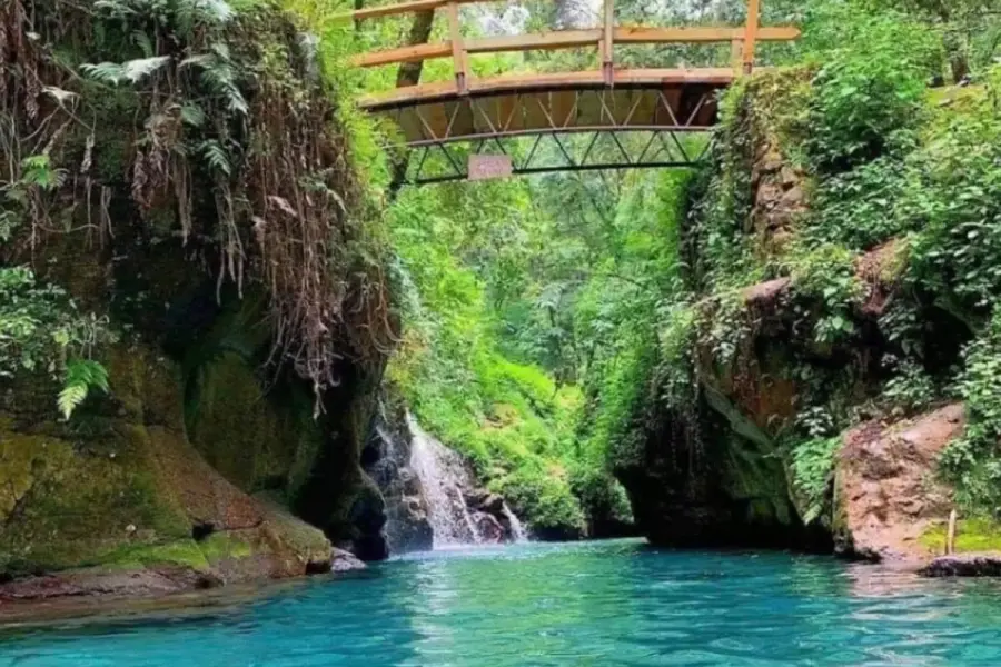 Descubre el paraíso de aguas curativas poco conocido a 260 kilómetros de CDMX