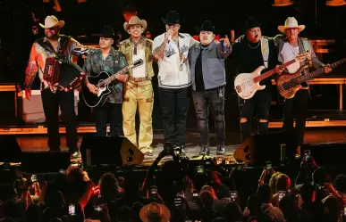 Grupo Firme conoce al artista que les dijo no, a una colaboración