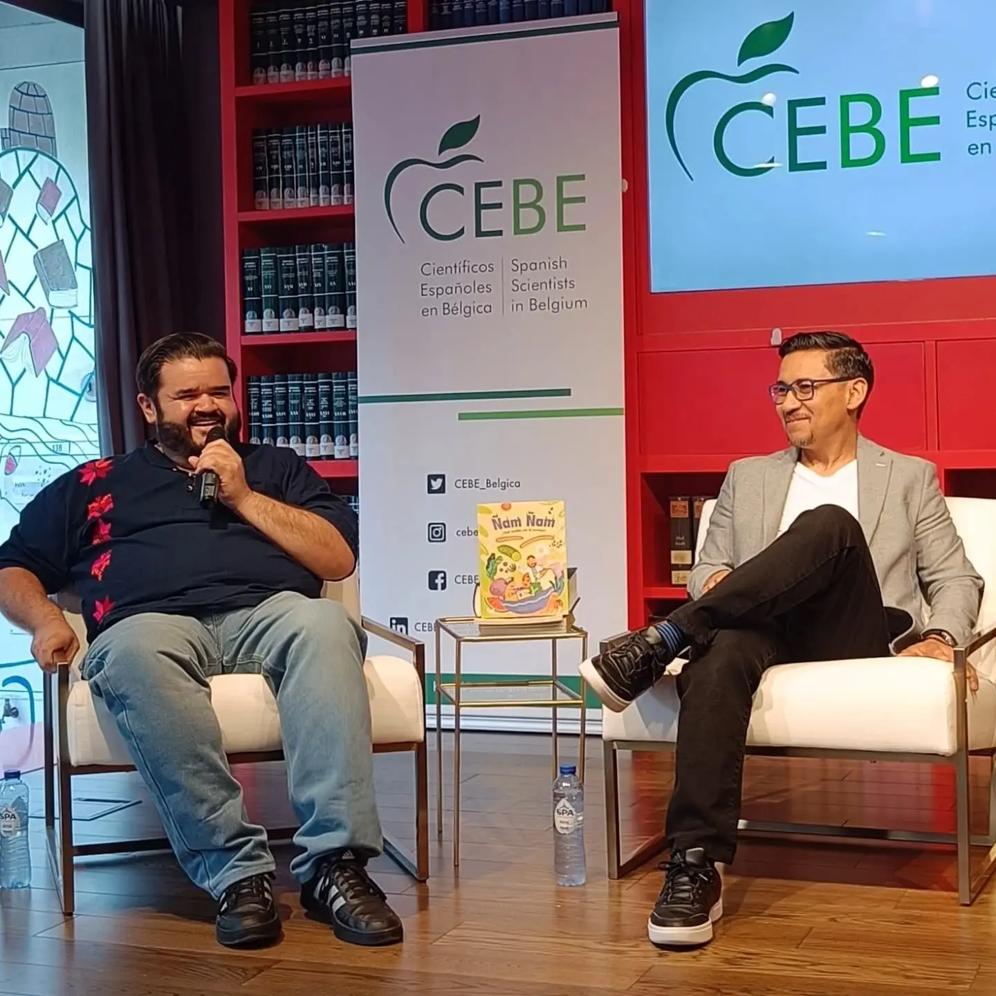 Rafa Carbajal en Bruselas | Foto: CEBE Spanish Scientist in Belgium, en Facebook.