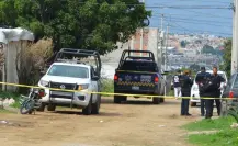 Entregan cuerpo de joven desaparecido en ataúd frente a casa de su madre en León, Guanajuato