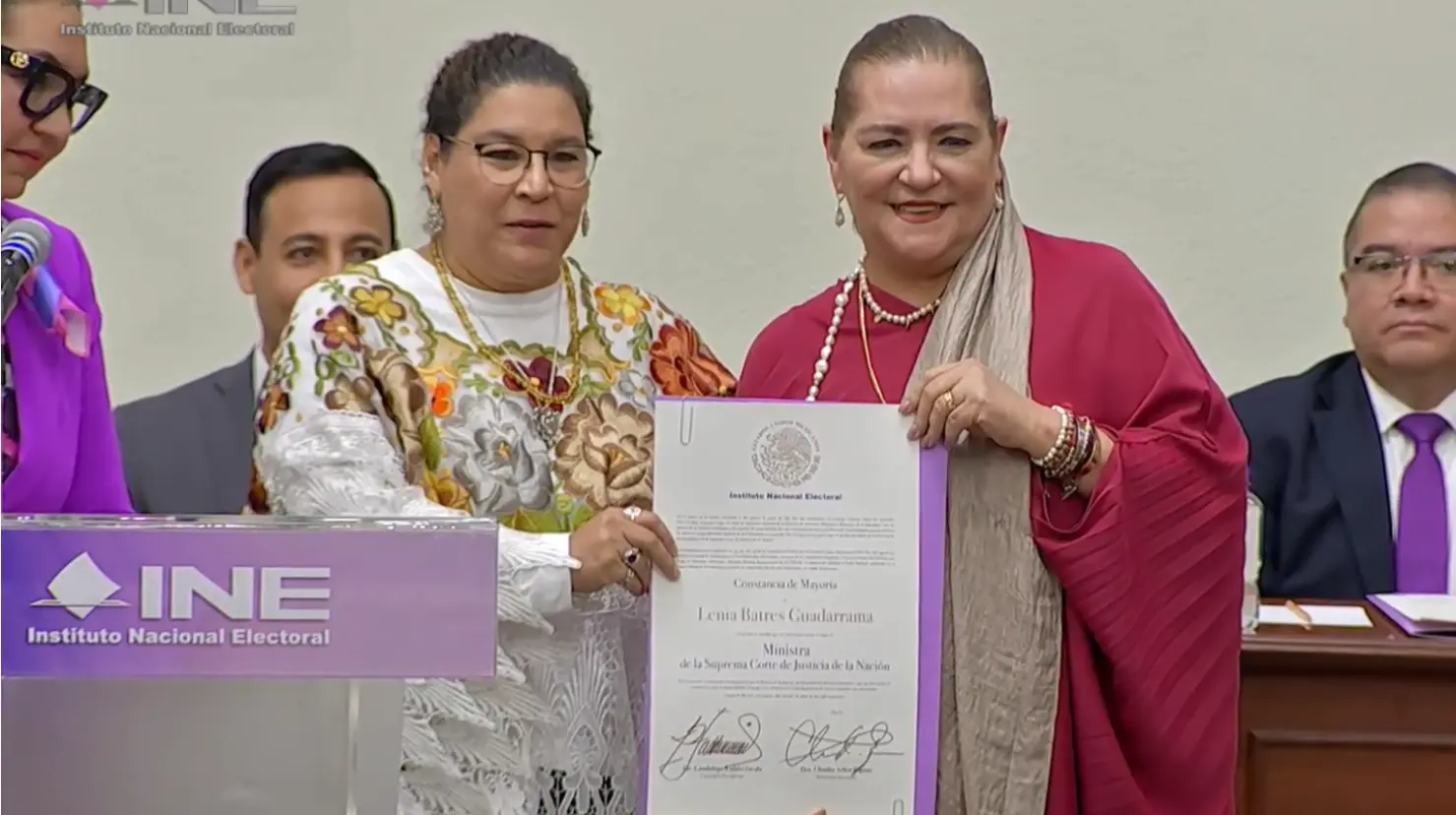 INE inicia entrega de constancias a nuevos integrantes de la SCJN. Foto: INE