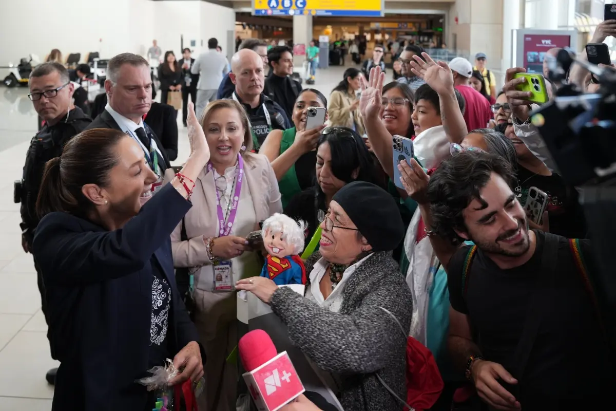 Claudia Sheinbaum siendo recibida por simpatizantes en Canadá Foto: X(Twitter) @Claudiashein
