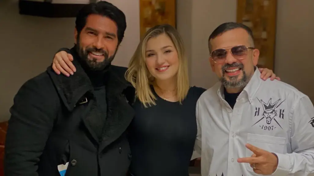 Cruz Martínez y Arturo Carmona junto a Melenie Carmona: no veo nada chistoso en eso