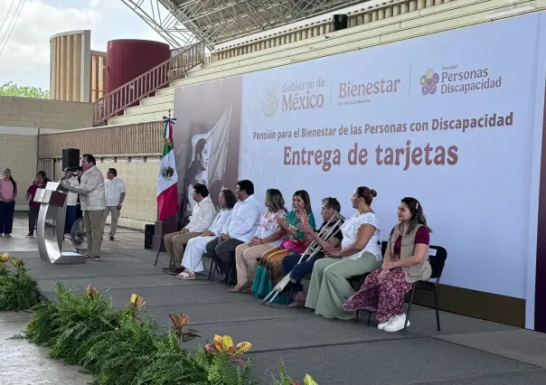Entregan tarjetas de Pensión del Bienestar a personas con discapacidad en Yucatán 