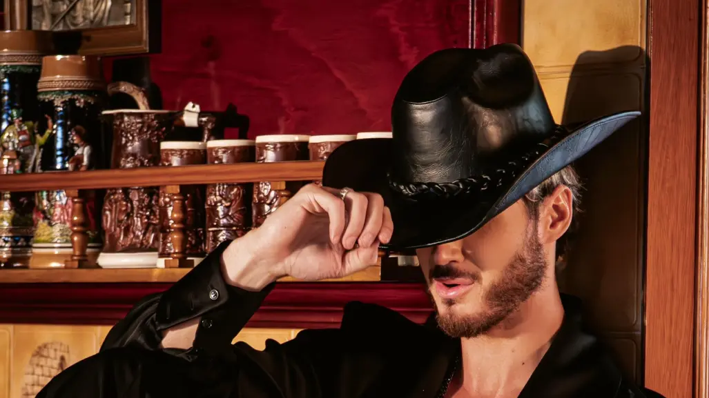 Fede Dorcaz se rinde a México con el videoclip de "A su medida"
